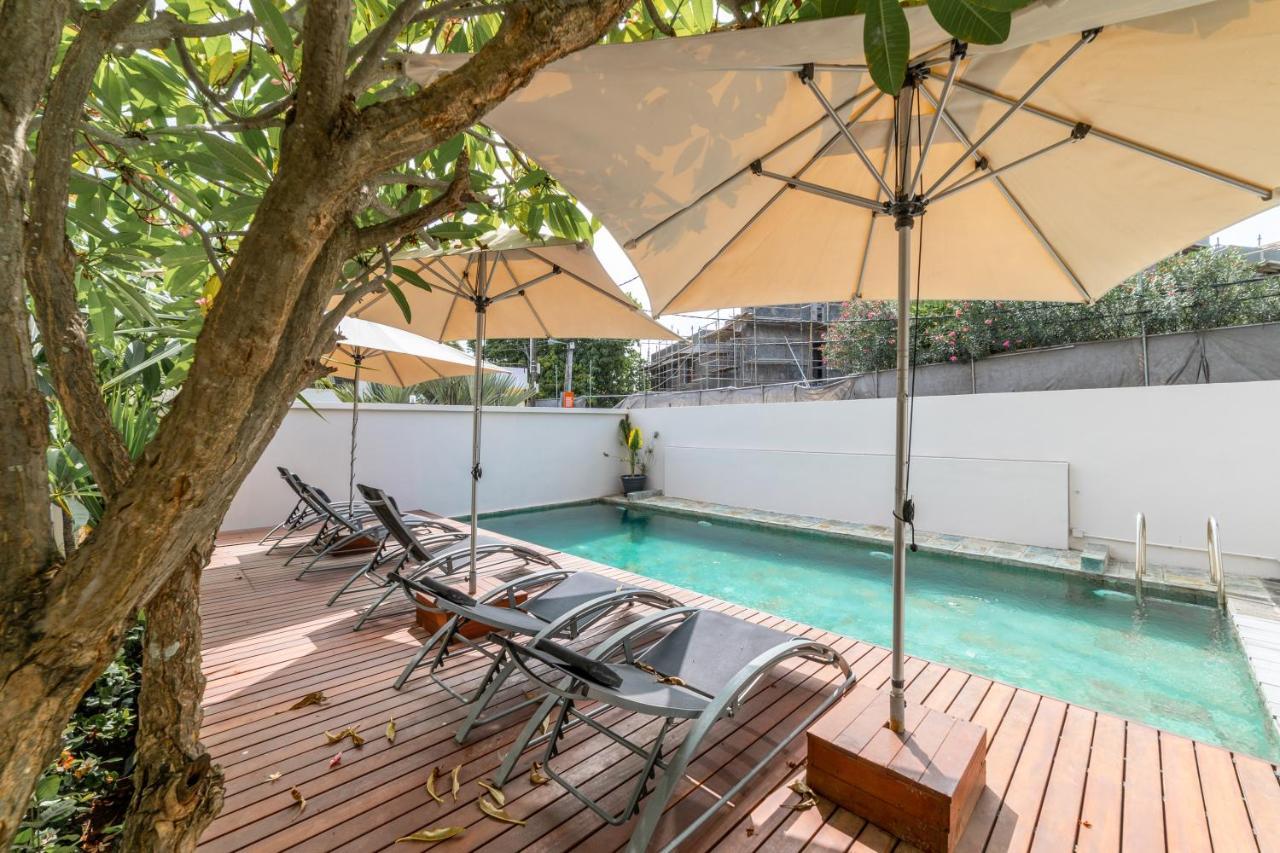 Beachcove Apartment 9 In Pereybere Pereybere Beach Bagian luar foto