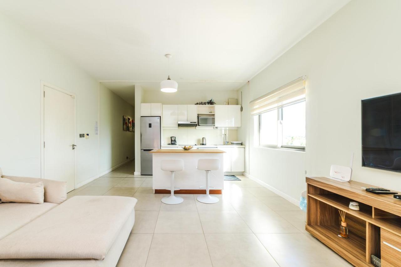 Beachcove Apartment 9 In Pereybere Pereybere Beach Bagian luar foto