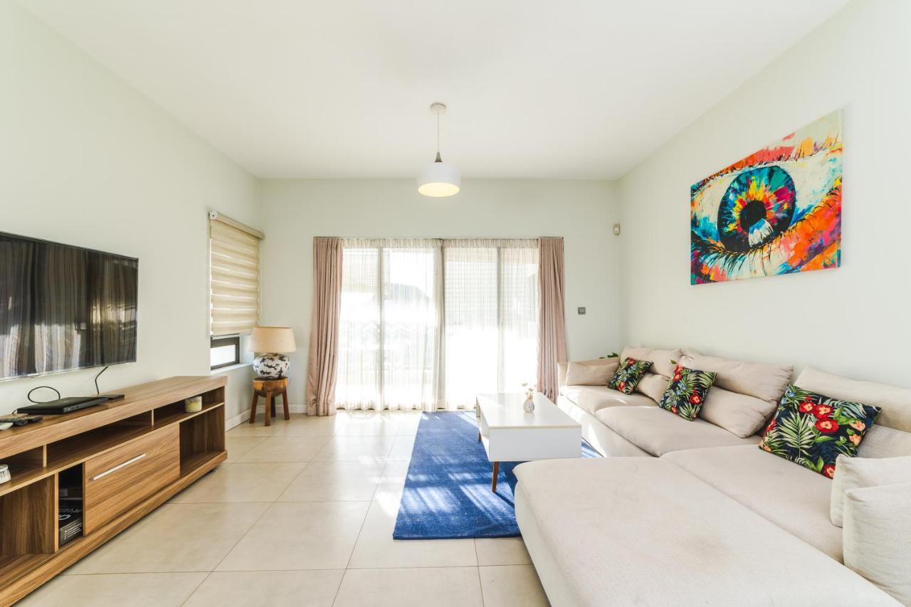 Beachcove Apartment 9 In Pereybere Pereybere Beach Bagian luar foto