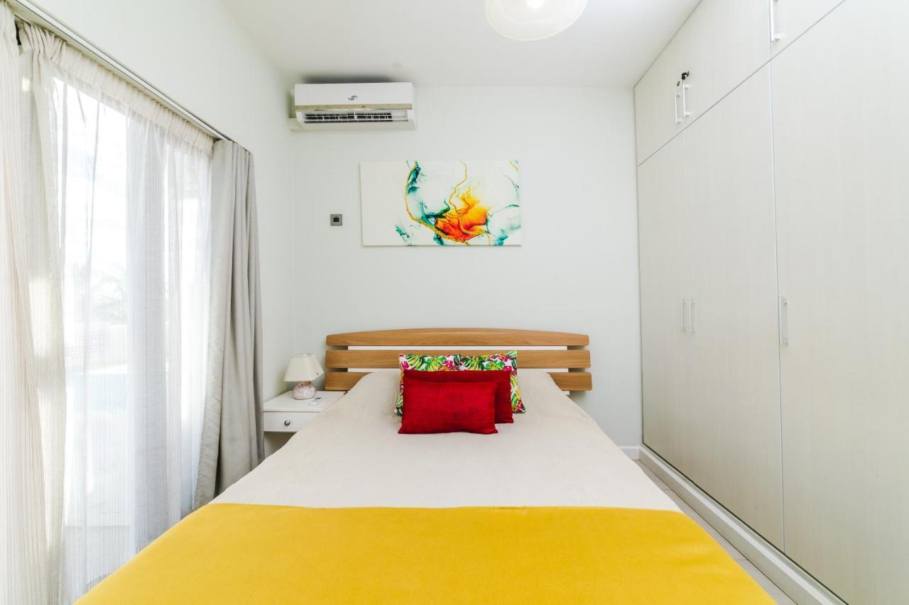 Beachcove Apartment 9 In Pereybere Pereybere Beach Bagian luar foto