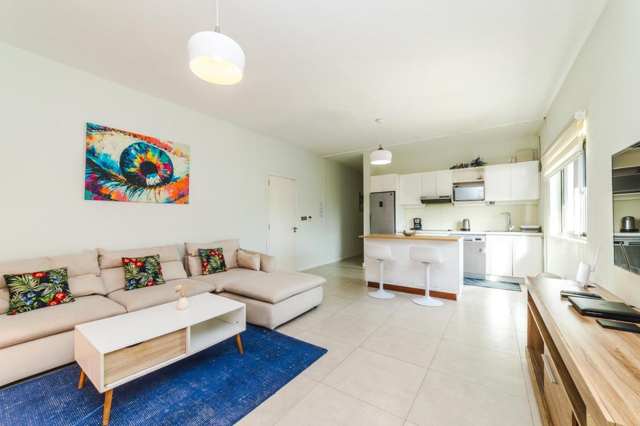 Beachcove Apartment 9 In Pereybere Pereybere Beach Bagian luar foto